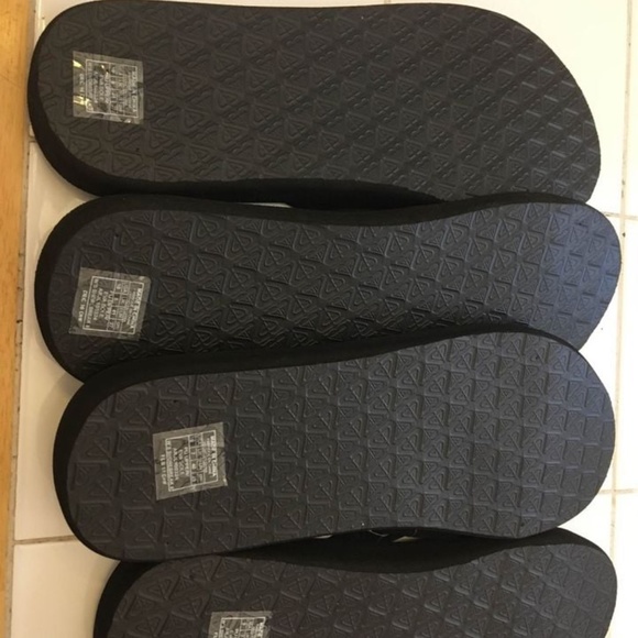 BRAND NEW women roxy black slippers flip flops slides size US 9 & US 10 - Picture 3 of 3